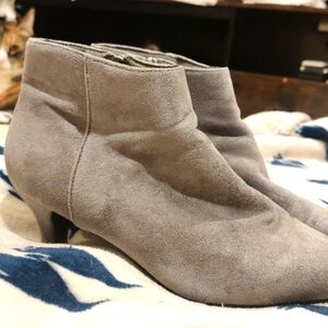 Illude gray heels